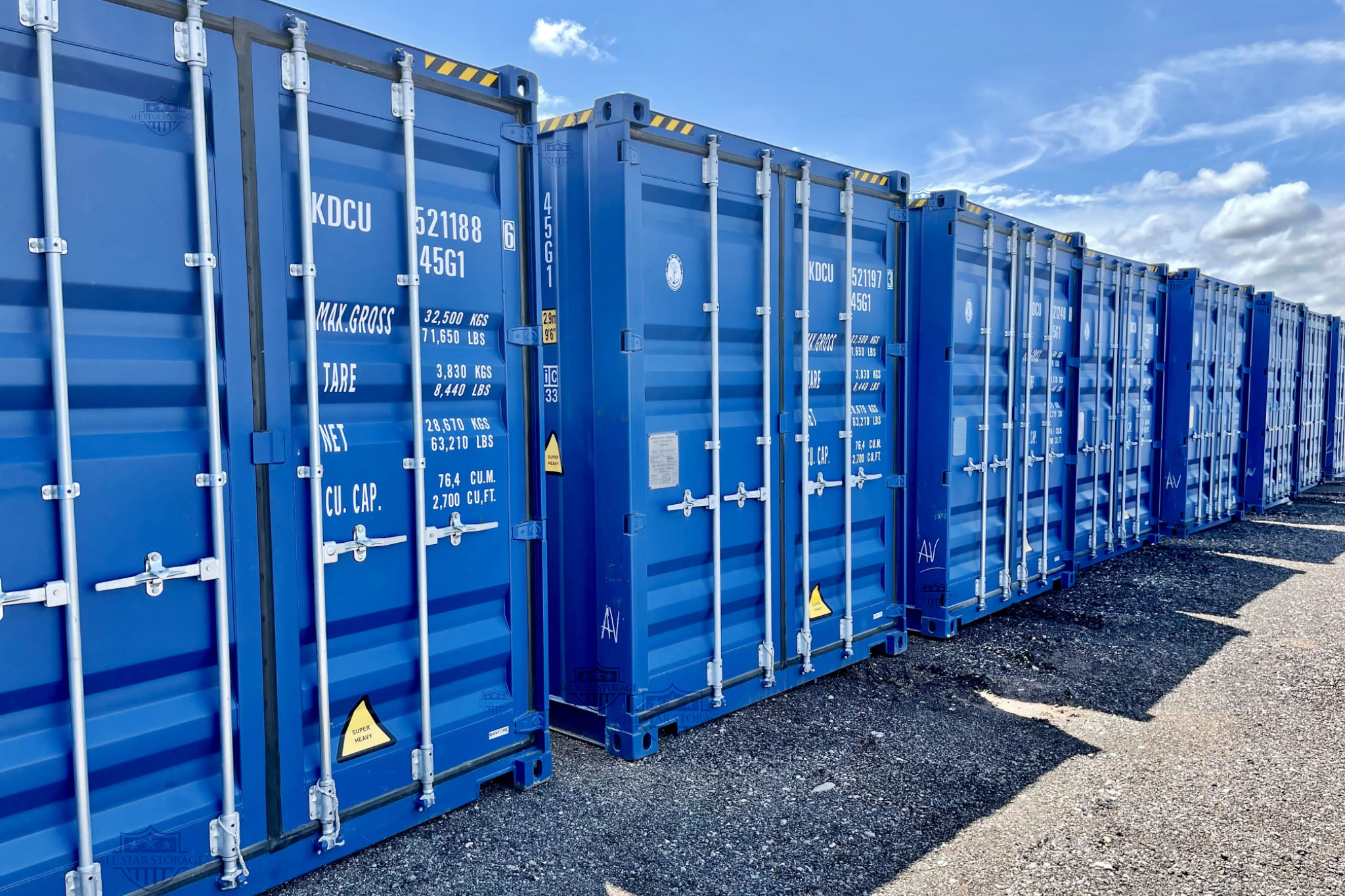 40ft One Trip Shipping Containers in a Row