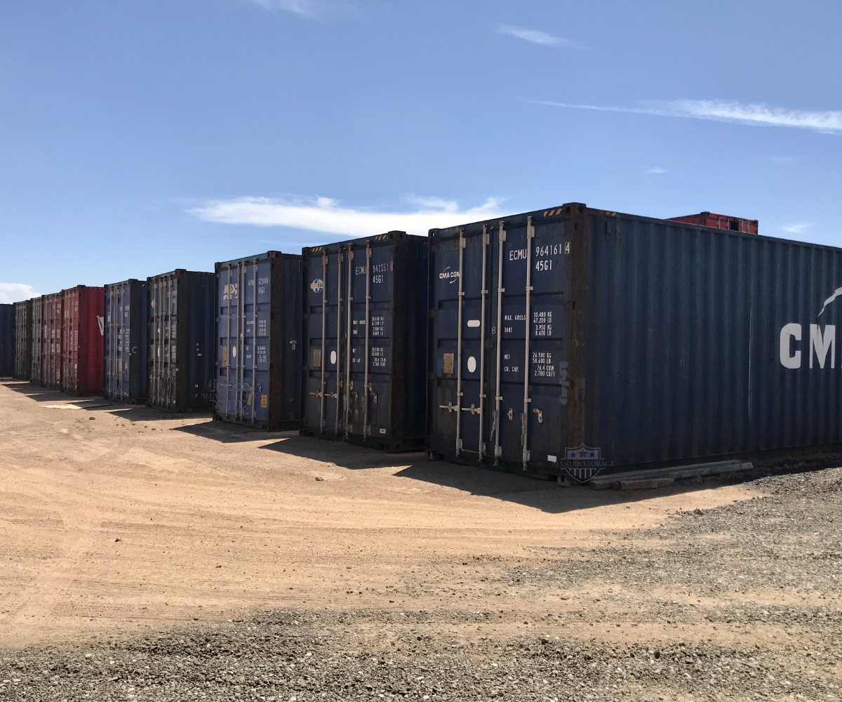 Row of 40ft Shipping Containers Used Grade A